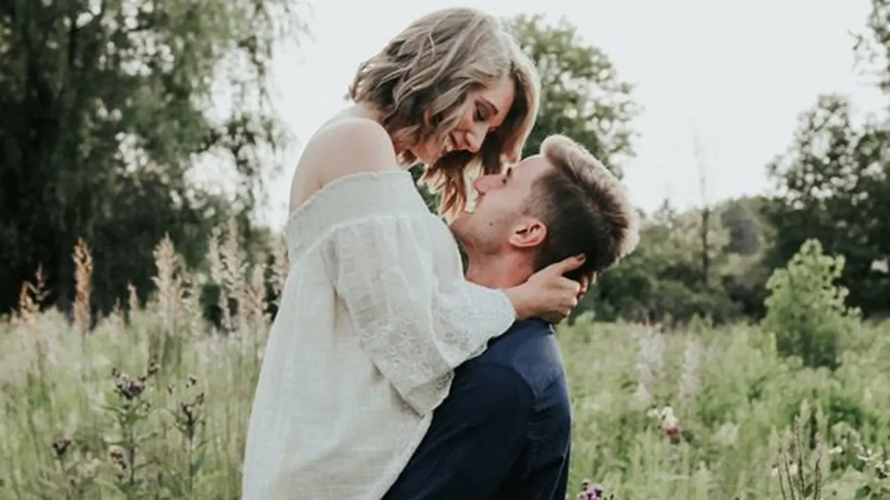 Cinta LDRcopyright Unsplash.com/Joanna Nix