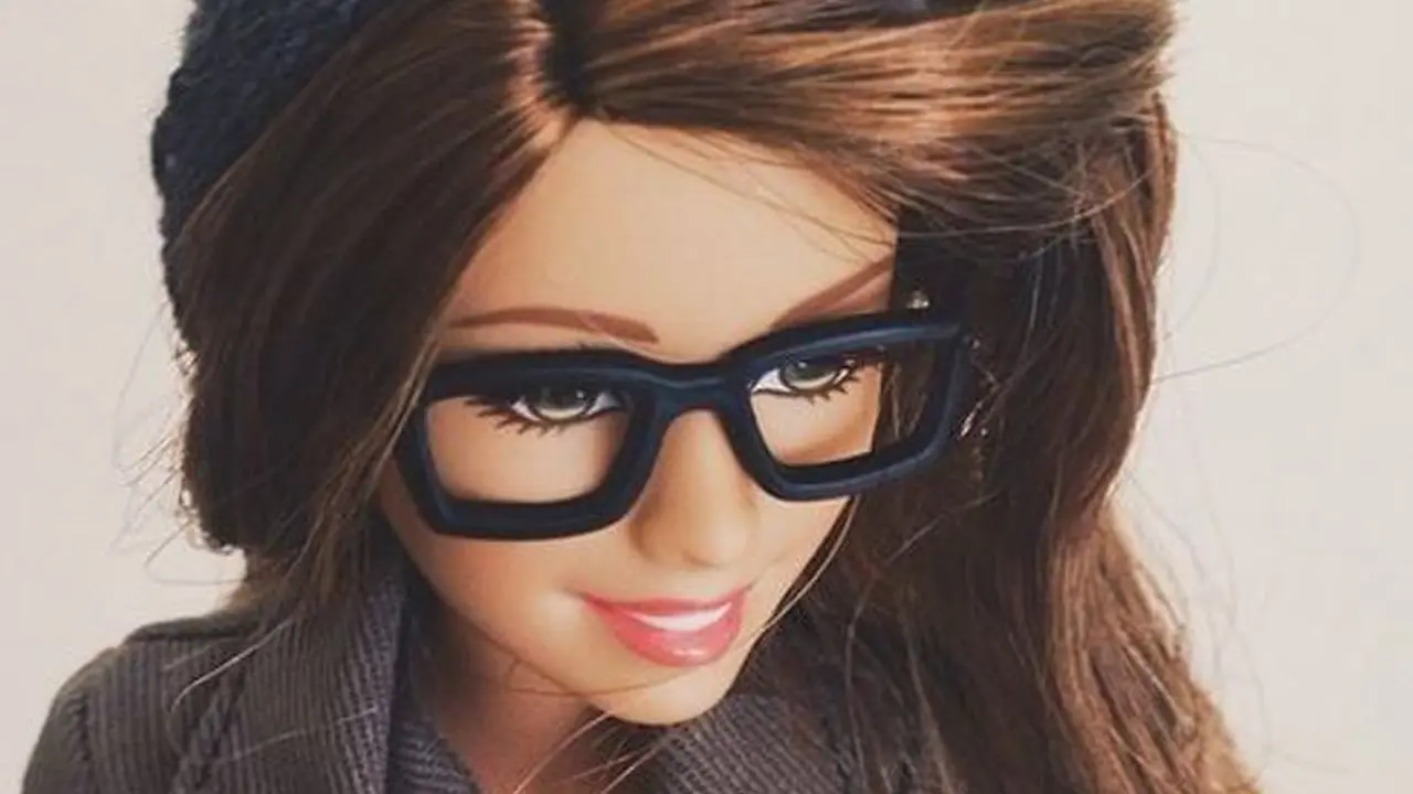 Kamu Bakal Kalah 'Hipster' dengan Boneka Barbie yang Satu Ini