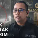 Detik-Detik Mobil Tabrak Gerai Es Krim