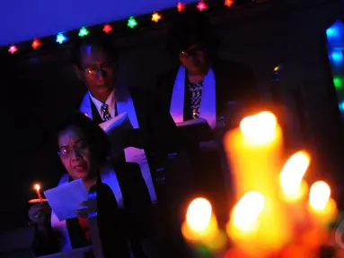 Umat Kristiani mengikuti misa Natal di Gereja "Ayam" GPIB Pniel, Jakarta, Rabu (24/12/2014). (Liputan6.com/Faisal R Syam)