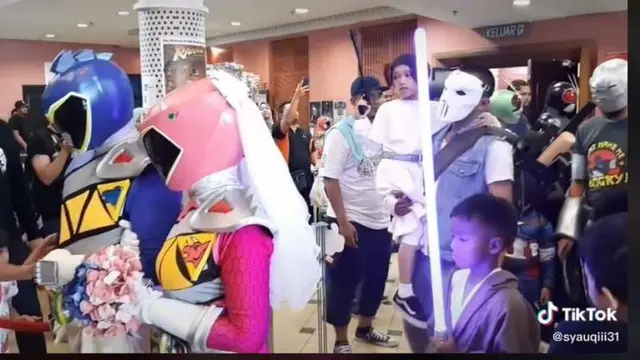 Pasangan Pengantin Menikah Pakai Cosplay Power Rangers, Warganet Justru Bahas Perasaan Ranger Lain