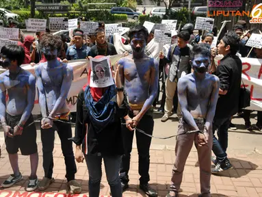 Unjuk Rasa Warga Banten Mendesak KPK Periksa Atut