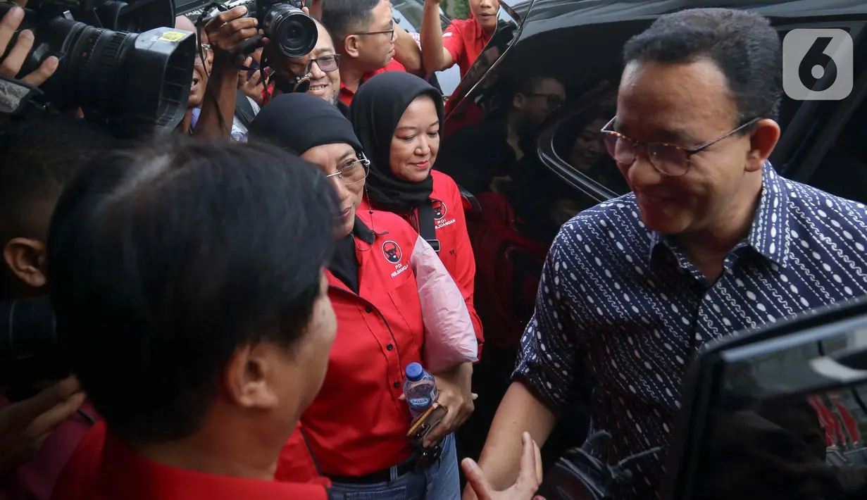 Anies Baswedan mengunjungi DPD Partai Demokrasi Indonesia Perjuangan (PDIP), Cakung, Jakarta Timur, Sabtu (24/8/2024). (Liputan6.com/Herman Zakharia)