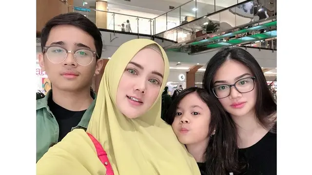 Dikirimi Bunga dari Penjara, Ini 6 Potret Terbaru Safeea Anak Ahmad Dhani