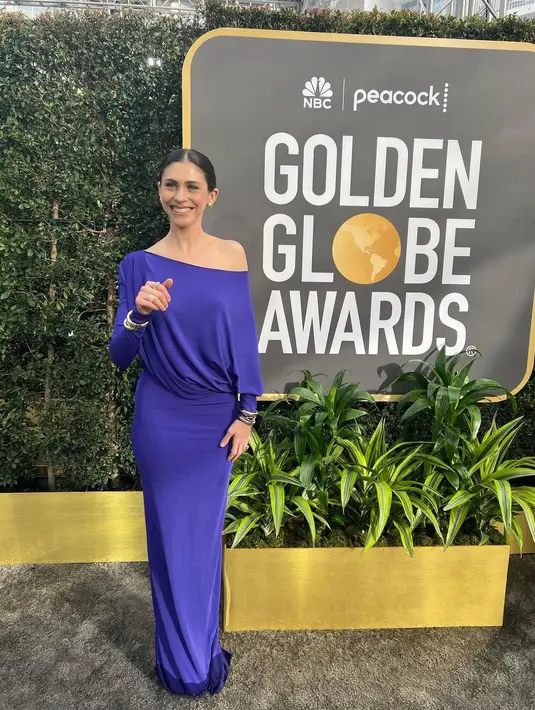 Gaya fashion dengan gaya rambut balet yang sempurna disandingkan dengan ragam style dalam berbusana. [Foto: Instagram/ KelseyKreppel]