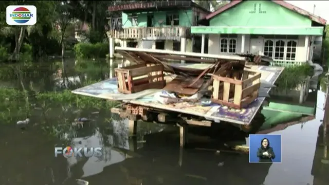 Curah hujan yang tinggi mengakibatkan Kelurahan Dua Ilir, Palembang, terendam banjir.