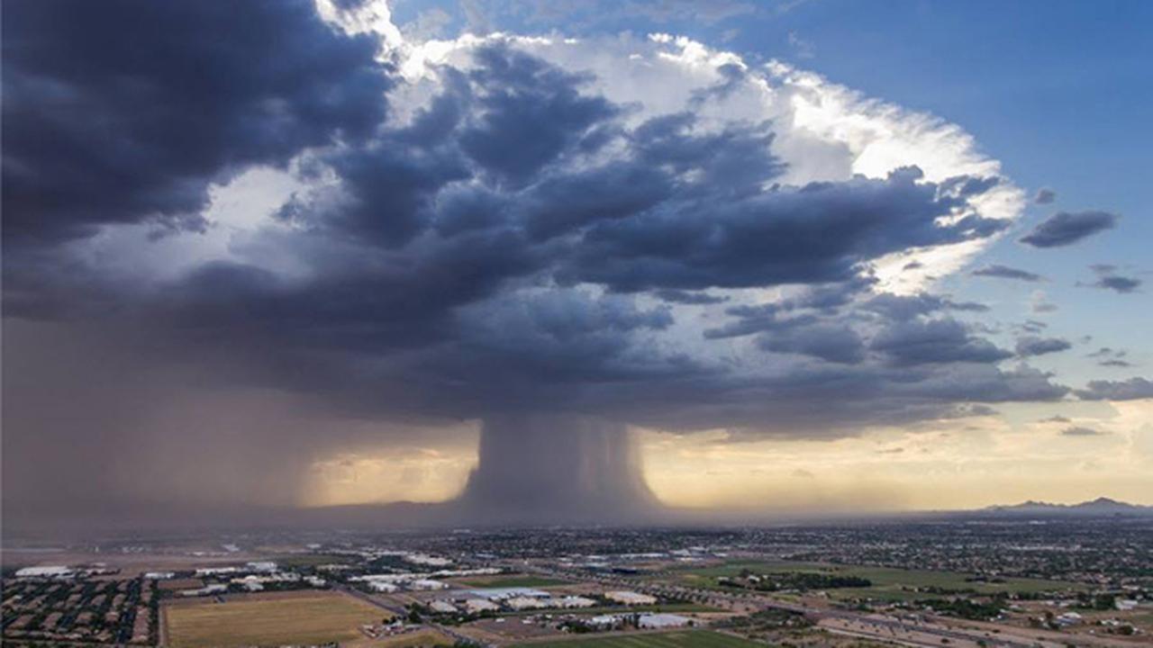 Kisah Pria yang Berhasil Abadikan Fenomena Mengerikan microburst