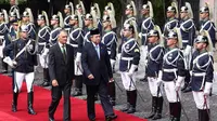 Presiden SBY didampingi Presiden Republik Portugal, Prof. Anibal Cavaco Silva, memeriksa Pasukan Kehormatan. Lisbon, Portugal, 19 September 2014 (Sumber: Instagram Ibu Ani Yudhoyono)