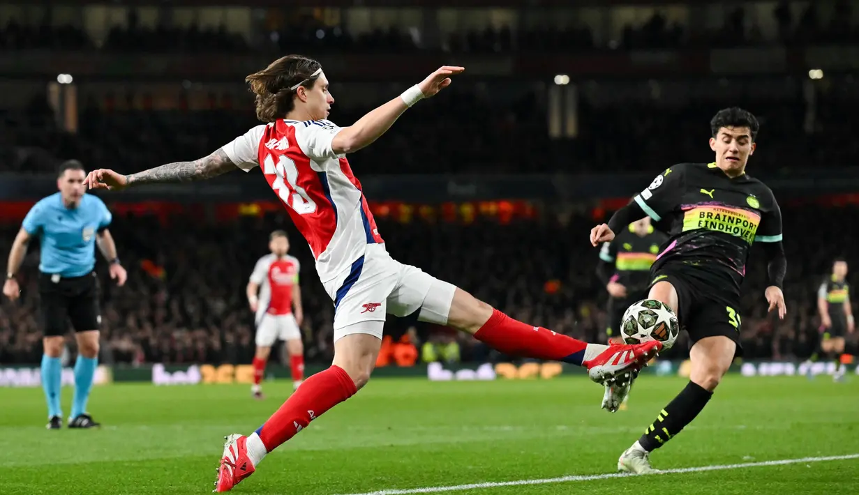 Di babak kedua, Arsenal tetap mendominasi pertandingan. (Glyn KIRK/AFP)