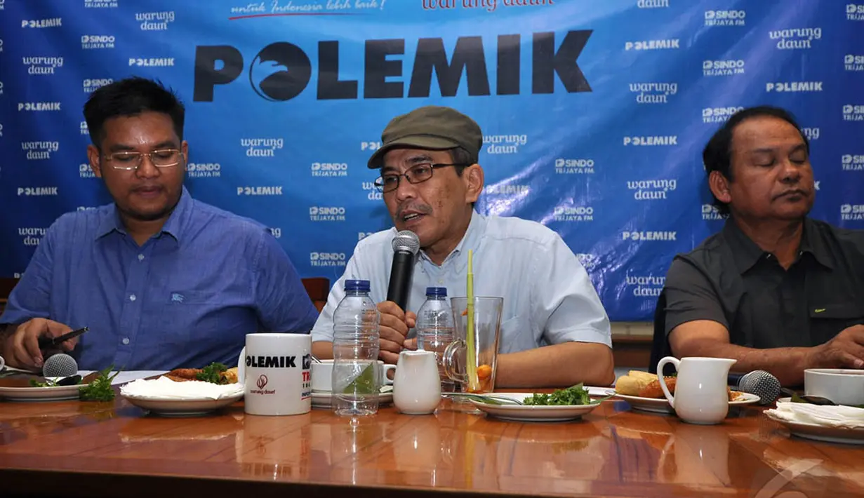 Ketua Tim Reformasi Tata Kelola Migas, Faisal Basri (tengah) saat diskusi di Jakarta, Sabtu (27/12/2014). (Liputan6.com/Miftahul Hayat)