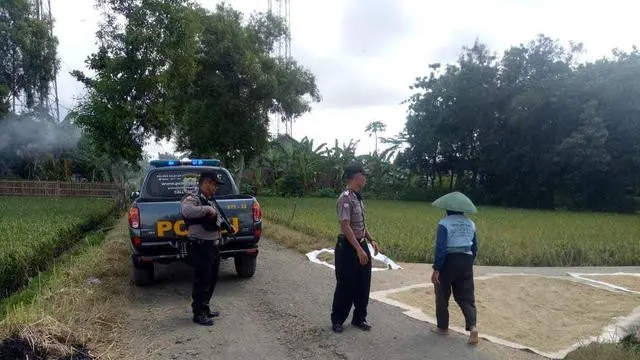 Jalan dijadikan tempat jemuran (Ist)