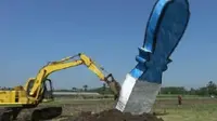 Robohnya Batu Nisan Raksasa di Probolinggo