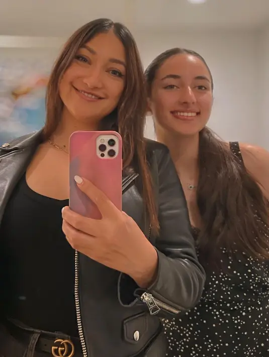 Rahma Azharin sejak lama menetap di Amerika Serikat. Menikah dan mendampingi sang suami pengusaha dan artis Paris Chong, kehidupannya jarang tersorot. Melalui akun instagramnya, ia kerap berbagai kegiatannya selama di negara Paman Sam. [Instagram/raazharita]