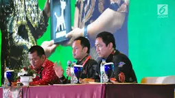 Wali Kota Bogor Bima Arya (tengah) memberi penjelasan saat acara Rakerkomwil III APEKSI Tahun 2019 di Hotel PO Paragon Semarang, Jumat (29/3). Pada pertemuan di kota semarang ini , membahas tentang program smartcity untuk indonesia. (Liputan6.com/Gholib)