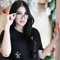 Di penghujung tahun 2017 menjadi hari yang sangat membahagiakan bagi Sandra Dewi dan Harveis Moeis. Anak pertama mereka yang selama ini dinantikan akhirnya lahir juga. (Instagram/sandradewi88)