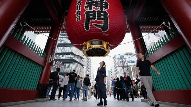Jepang Cabut Pembatasan Wisatawan, Turis Asing Kembali Kunjungi Distrik Asakusa Tokyo