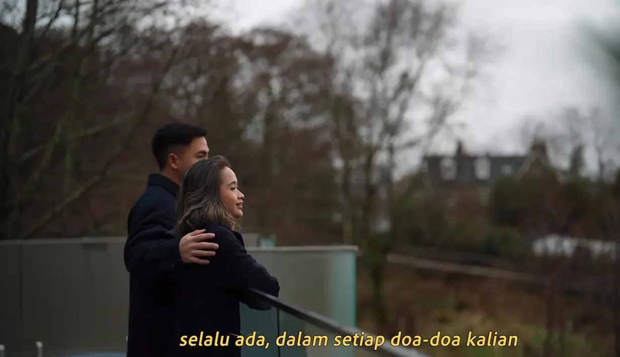 Selain momen saat sang kekasih melamar, dalam video tersebut juga membagikan momen 11 tahun bersama. [Instagram/gritteagathaa]