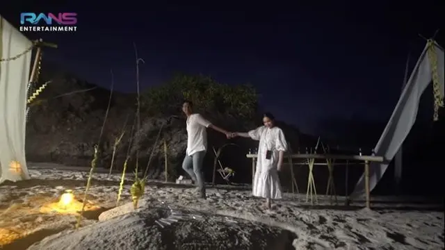 Momen dinner romantis Raffi Ahmad dan Nagita Slavina. (Sumber: YouTube/RANS Entertaiment)