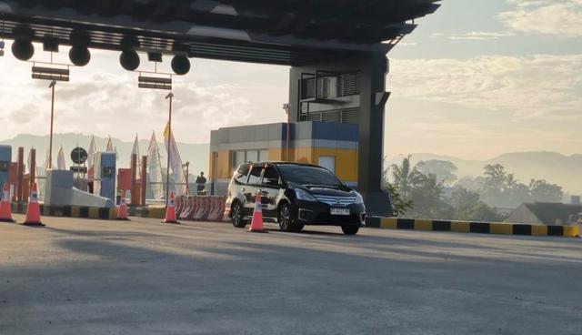 Arus Mudik 2026 di gerbang tol Puromartani. (Liputan6.com/Hendro Ary Wibowo)