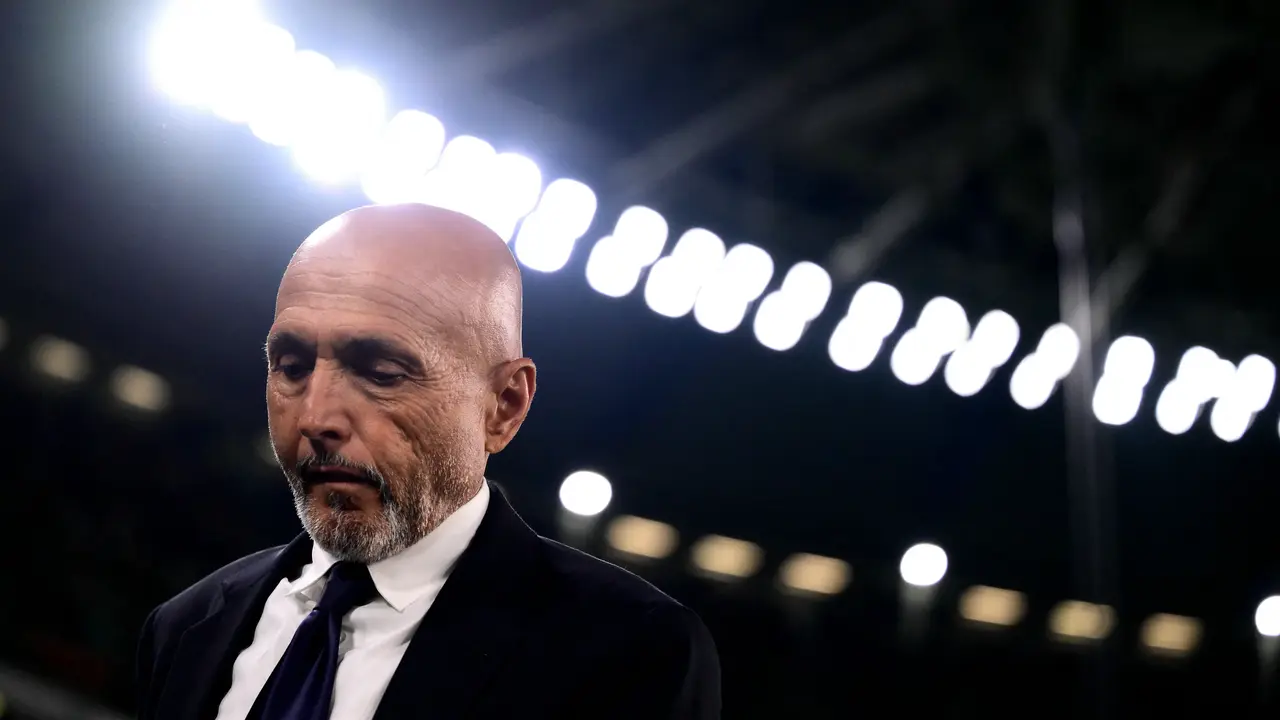Pelatih Juventus Luciano Spalletti tertunduk lesu
