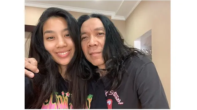 6 Potret Cantik Mezzaluna, Anak Sulung Bimbim Slank yang Beranjak Dewasa