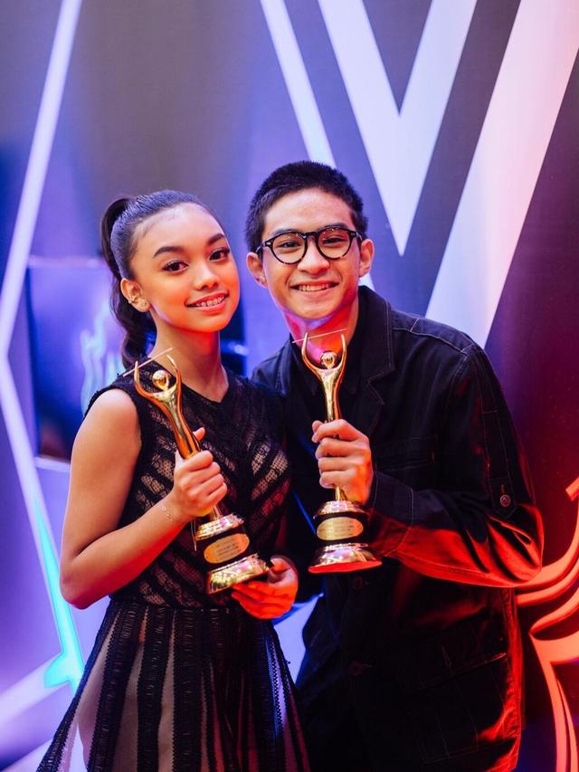 Jarang Tersorot, Ini 7 Potret Mesra Naura dan Devano Danendra