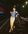 Belakangan ini, Luna Maya kerap mengunggah potretnya menggunakan berbagai kostum. Terbaru adalah potretnya bergaya bak putri salju dari negeri dongeng. (Instagram/lunamaya).