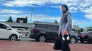Pevoli asal Jember ini sangat menikmati momen di jalanan Korea. Ia berujar outfit yang ia kenakan bak anak kuliahan Korea Selatan. Foto Megawati pun banjir like dari netizen. (Liputan6.com/IG/megawatihangestrip)