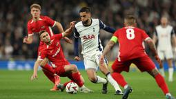 Menjamu AZ Alkmaar, Tottenham Hotspur menang tipis dengan skor 1-0. (AP Photo/Ian Walton)