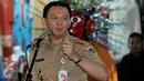 Gubernur DKI Jakarta  Basuki T Purnama saat meresmikan gerai pelayanan pajak di Pasar Tanah Abang, Jakarta, Selasa (1/9/2015). Gerai layanan terpadu merupakan kerjasama antara Dirjen Pajak KPP dan Pemprov DKI Jakarta. (Liputan6.com/Johan Tallo)