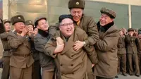 Misteri Pria yang Digendong Kim Jong-un, Perancang Perang Nuklir? (KCNA)