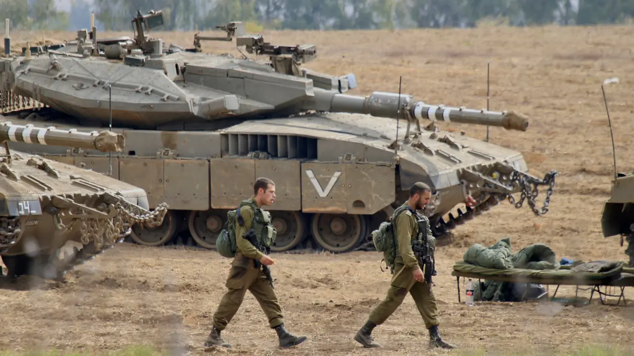 Israel Kerahkan Puluhan Tank ke Perbatasan Gaza