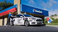Ford, bekerja sama dengan Domino, buat mobil otonomos untuk antar pizza (Foto: The Verge). 