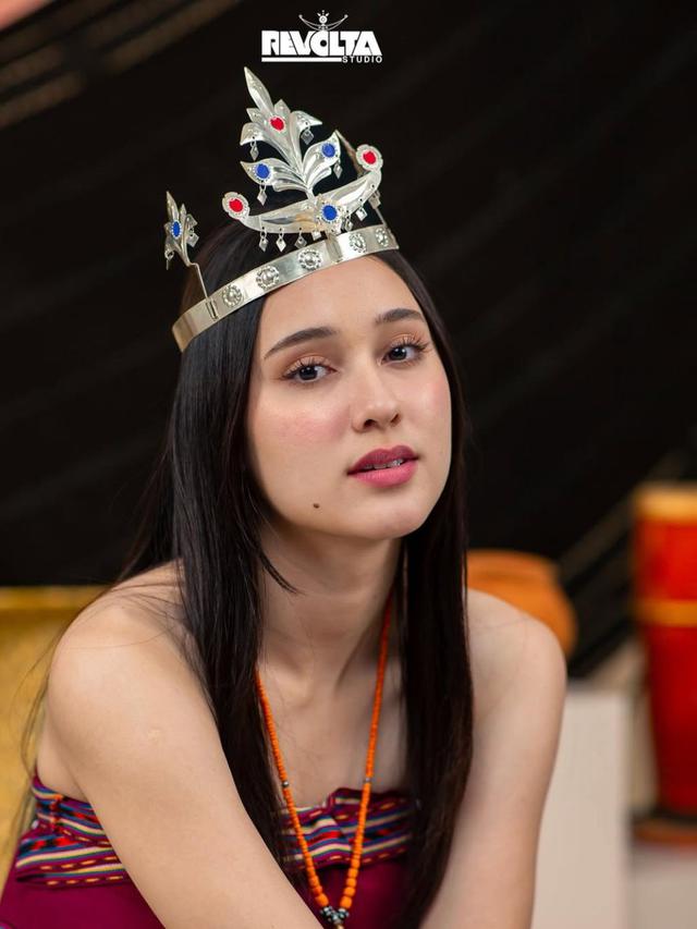 7 Pesona Anggun Yasmin Napper Kenakan Tais Timor Leste, Kain Tradisional dengan Keindahan Memikat (credit: instagram.com/revoltastudio.tl).