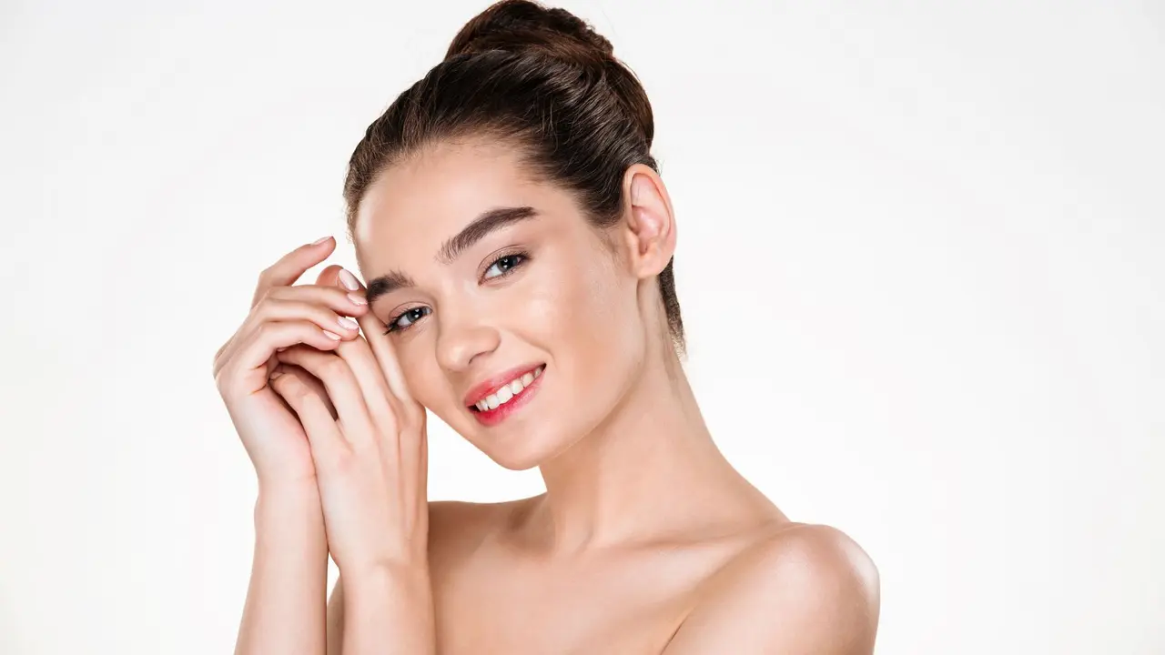 ELEMIS Pro-Collagen Black Cherry Cleansing Balm (photo by freepik.com)