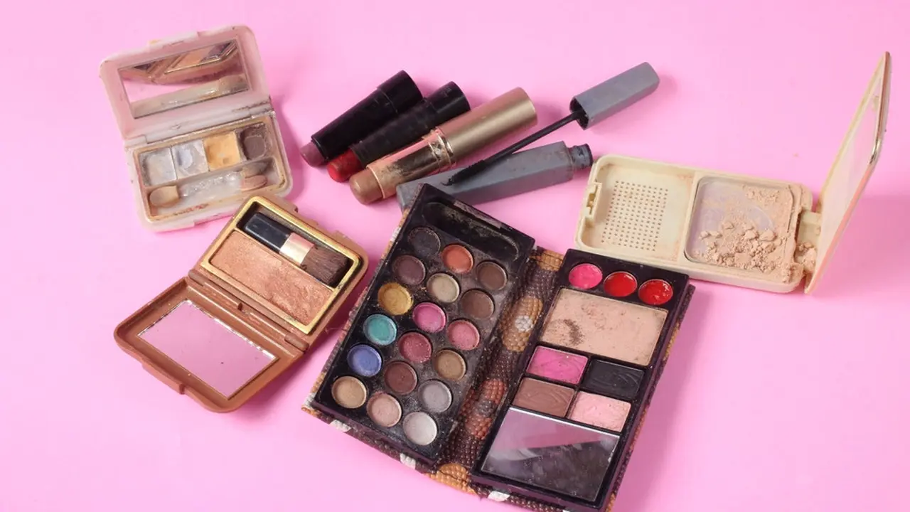 Wajib Diketahui! Ini 5 Tanda-Tanda Makeup Kadaluarsa