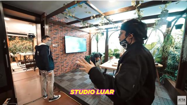 Sandiaga Uno Punya Studio Podcast Keren, Ini 7 Potretnya