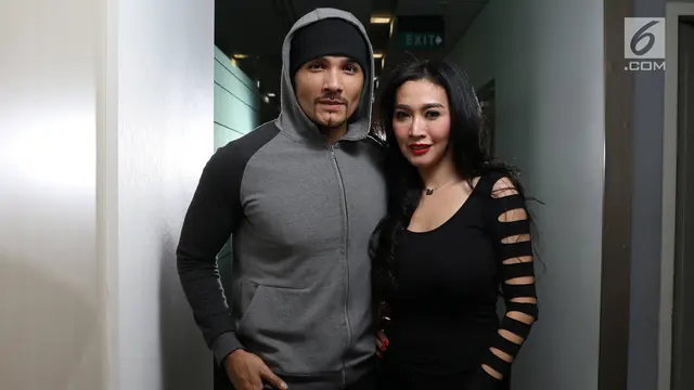 Romy Rafael dan istrinya, Ury Kartha