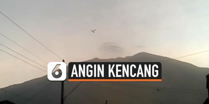 VIDEO: Angin Kencang Rusak Perumahan di Magelang