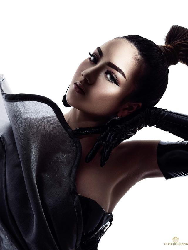 Tampil Elegan, Ini 6 Gaya Pemotretan Terbaru Ersya Aurelia