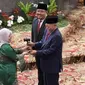 Politikus PKB Anik Maslachah (baju hijau) ditetapkan sebagai ketua sementara DPRD Jatim.