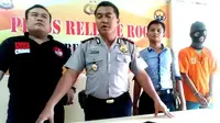 Polres Bengkulu melakukan penahanan terhadap salah seorang politisi PDI Perjuangan Bengkulu terkait kasus penipuan melalui cek kosong (Liputan6.com/Yuliardi Hardjo)