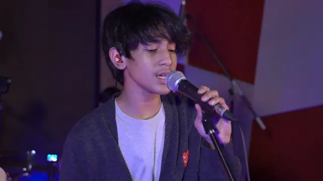 6 Potret Kenzy Putra Kedua Andre Taulany Saat Nge-Band