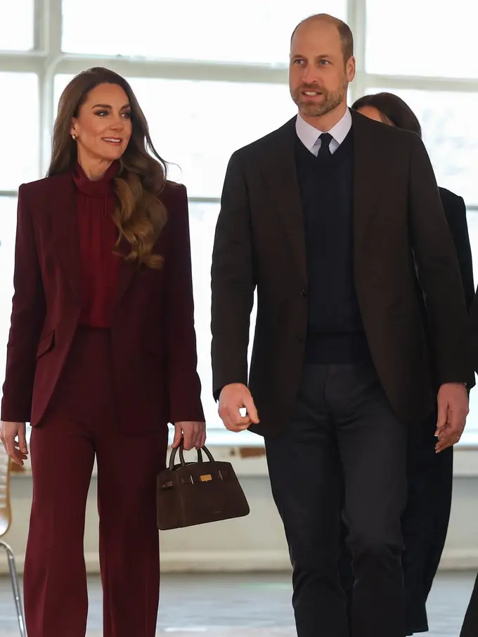 Di Balik Busana Serba Burgundy Kate Middleton, Ada Makna Kedewasaan dan Kemewahan