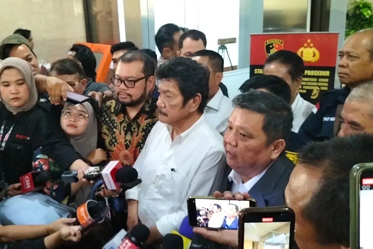 Tim kuasa hukum dari Dede di Gedung Bareskrim Polri, Jakarta, Selasa (23/7). (Merdeka.com/Bachtiarudin Alam)