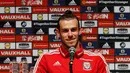 Gareth Bale saat menggelar konferensi pers jelang babak 8 besar Piala Eropa 2016, Stadium COSEC, Prancis, Rabu (29/6). Bale mengaku bangga karena di kawasan Inggris Raya hanya Wales yang masih bertahan. (REUTERS / Gonzalo Fuentes)
