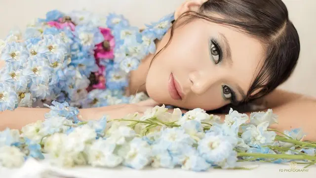 Hadiri Premiere Wajahnya Disorot, Ini 6 Gaya Makeup Tiara Andiri Polesan MUA Ternama
