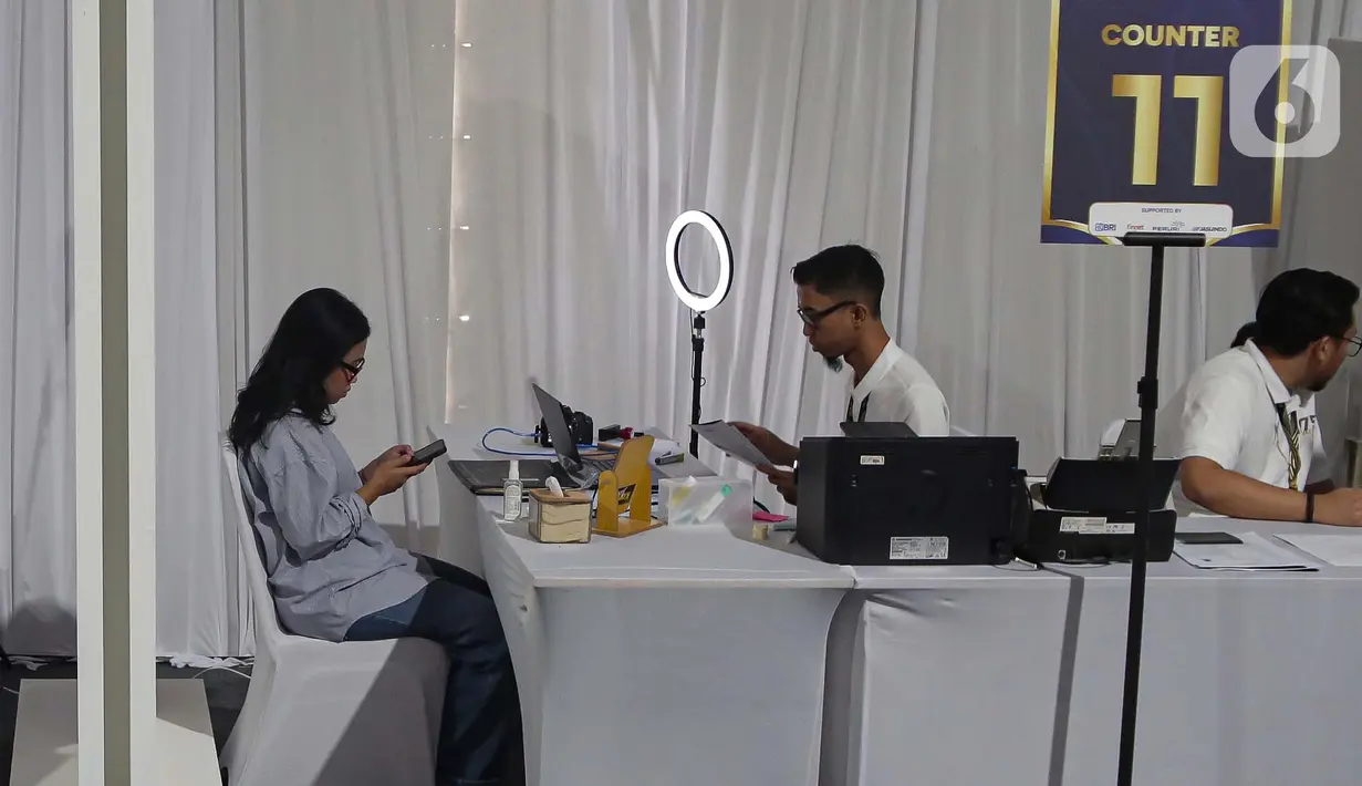 Pemohon layanan paspor saat gelaran Festival Imigrasi nantinya dapat mengambil paspor di Kantor Imigrasi Jakarta Selatan dalam waktu 4 (empat) hari kerja. Pemohon juga dapat mengajukan agar paspornya dikirim langsung ke rumah melalui pos. (Liputan6.com/Angga Yuniar)