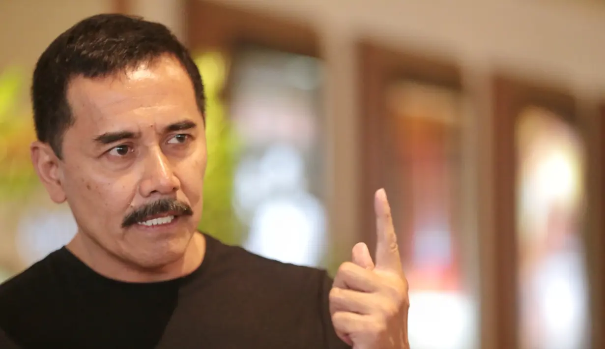 Aktor Terbaik untuk Film Televisi Festival Film Indonesia di film Surat Cinta untuk Reformasi ini mengaku kini lebih sibuk lantaran sinetron stripping. Bahkan seperti bernostalgia karena ada nama Imam Tantowi dan Ninik Kosasih. (Adrian Putra/Bintang.com)