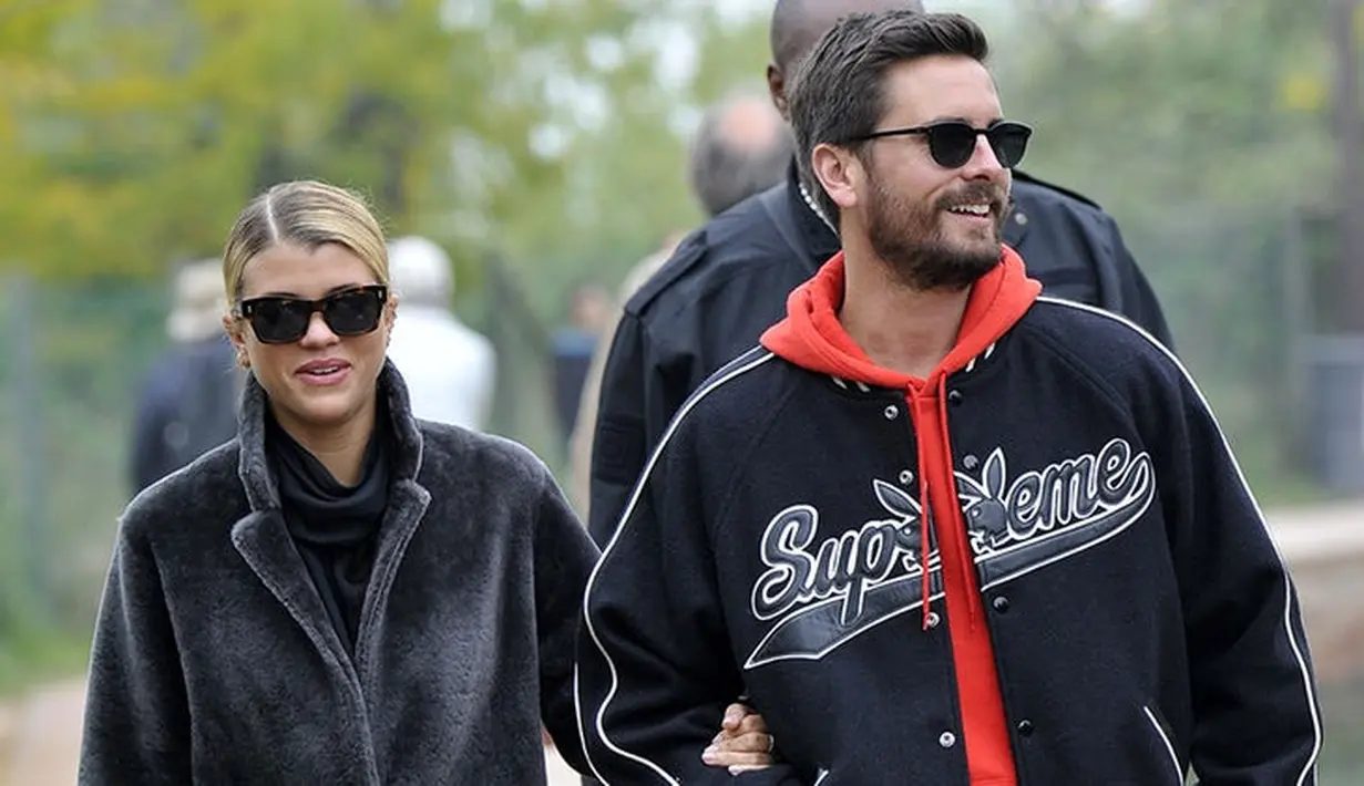 Sofia Richie sendiri percaya akan alasan yang disampaikan Scott Disick dan mereka pun kembali bersama.(Life & Style)